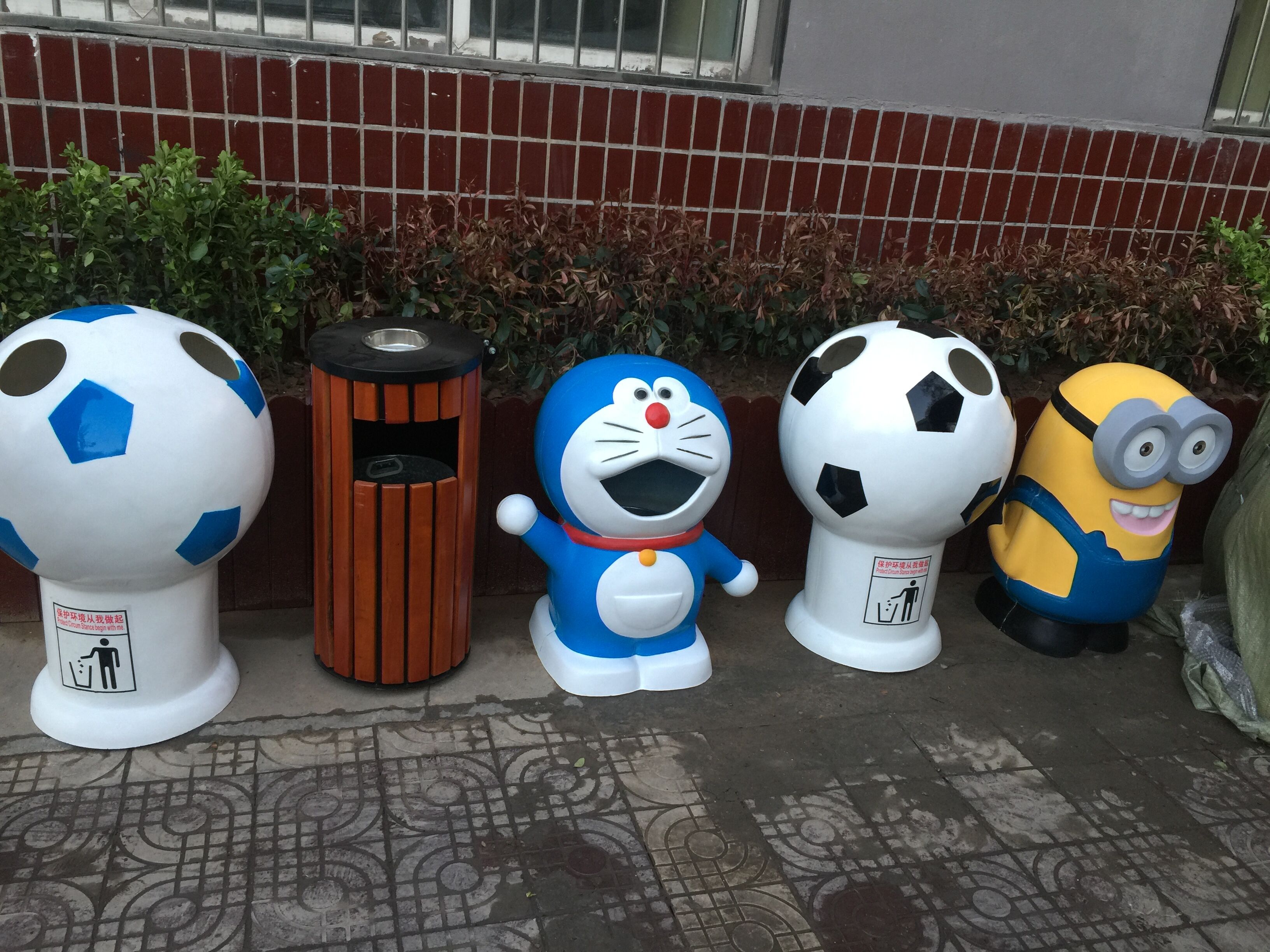 校園垃圾桶