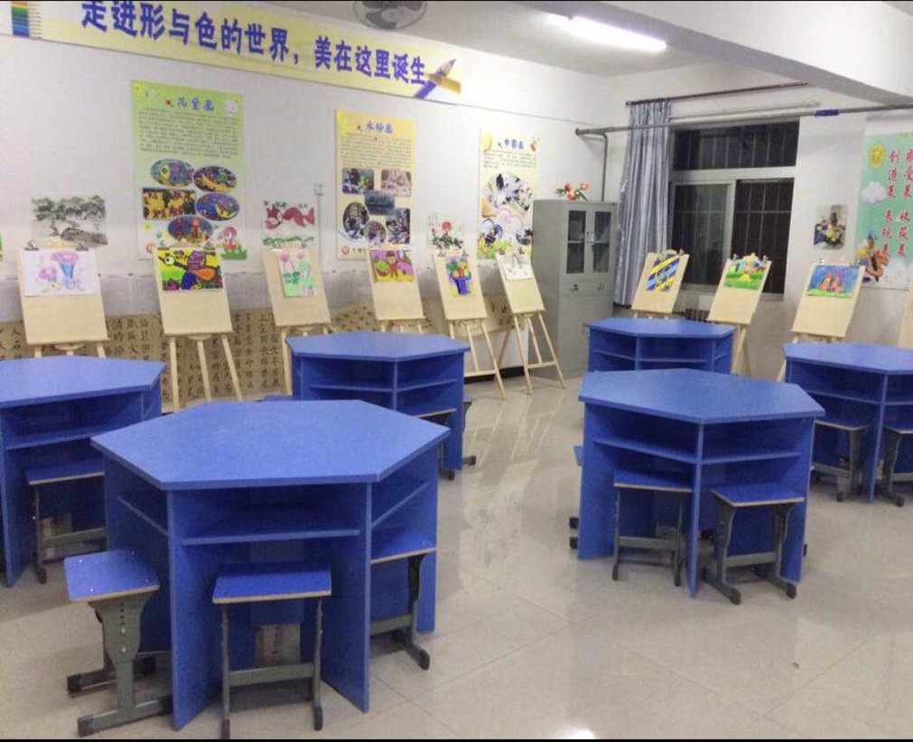 傳統六邊桌美術繪畫室